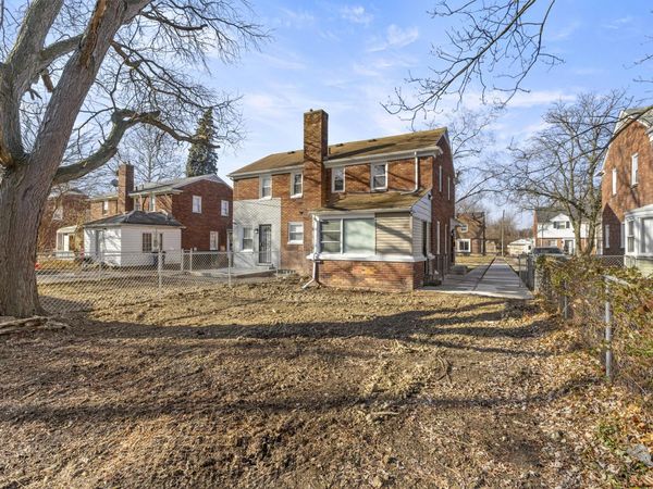 10830-26 Nottingham Road, Detroit, MI 48224