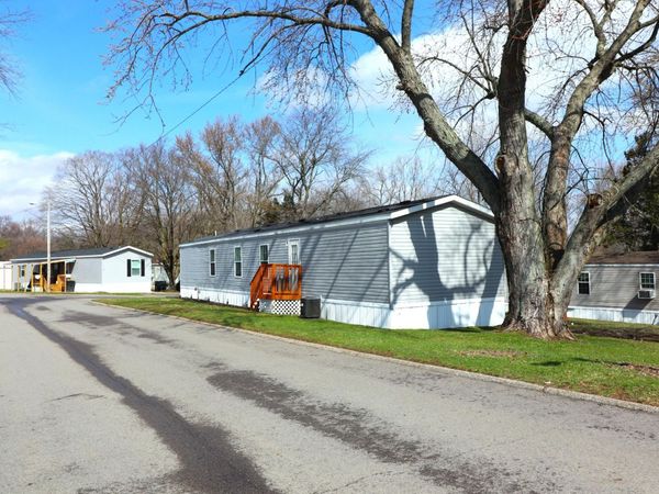 53 Locust Court, London, OH 43140