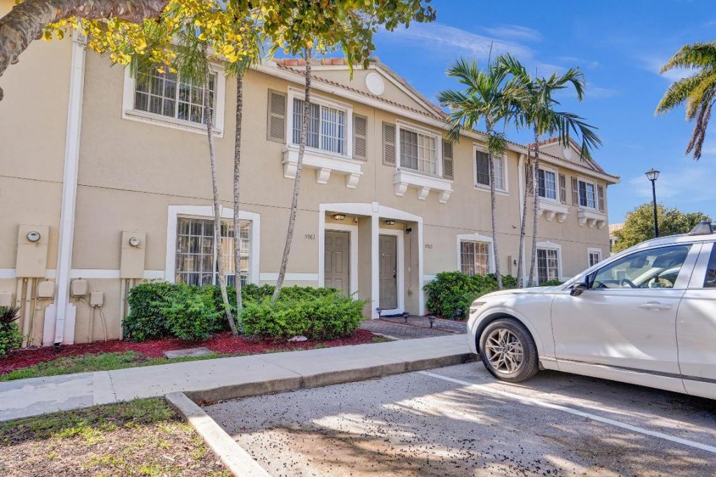 5961 London Lane, Tamarac, FL 33321 Photo