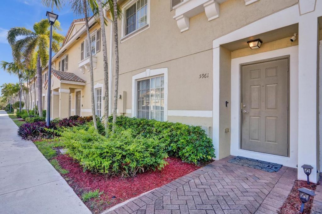 5961 London Lane, Tamarac, FL 33321 Photo