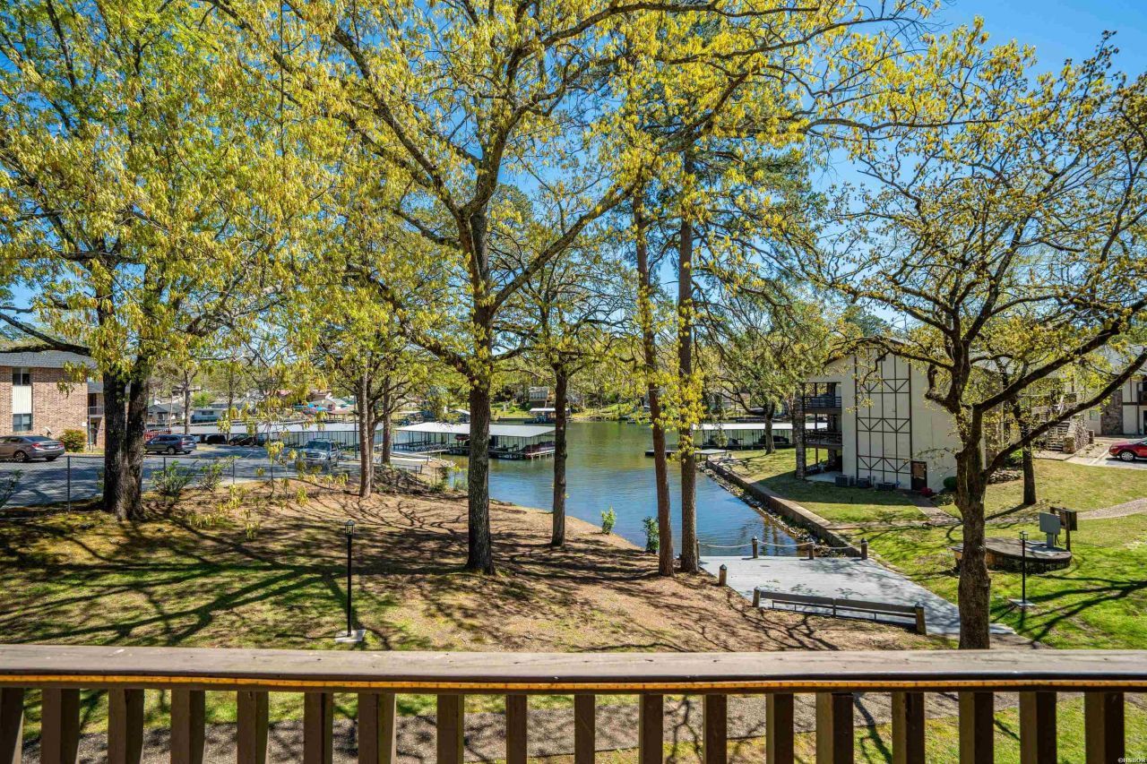 1137 TWIN POINTS Road Hot Springs, AR 71913