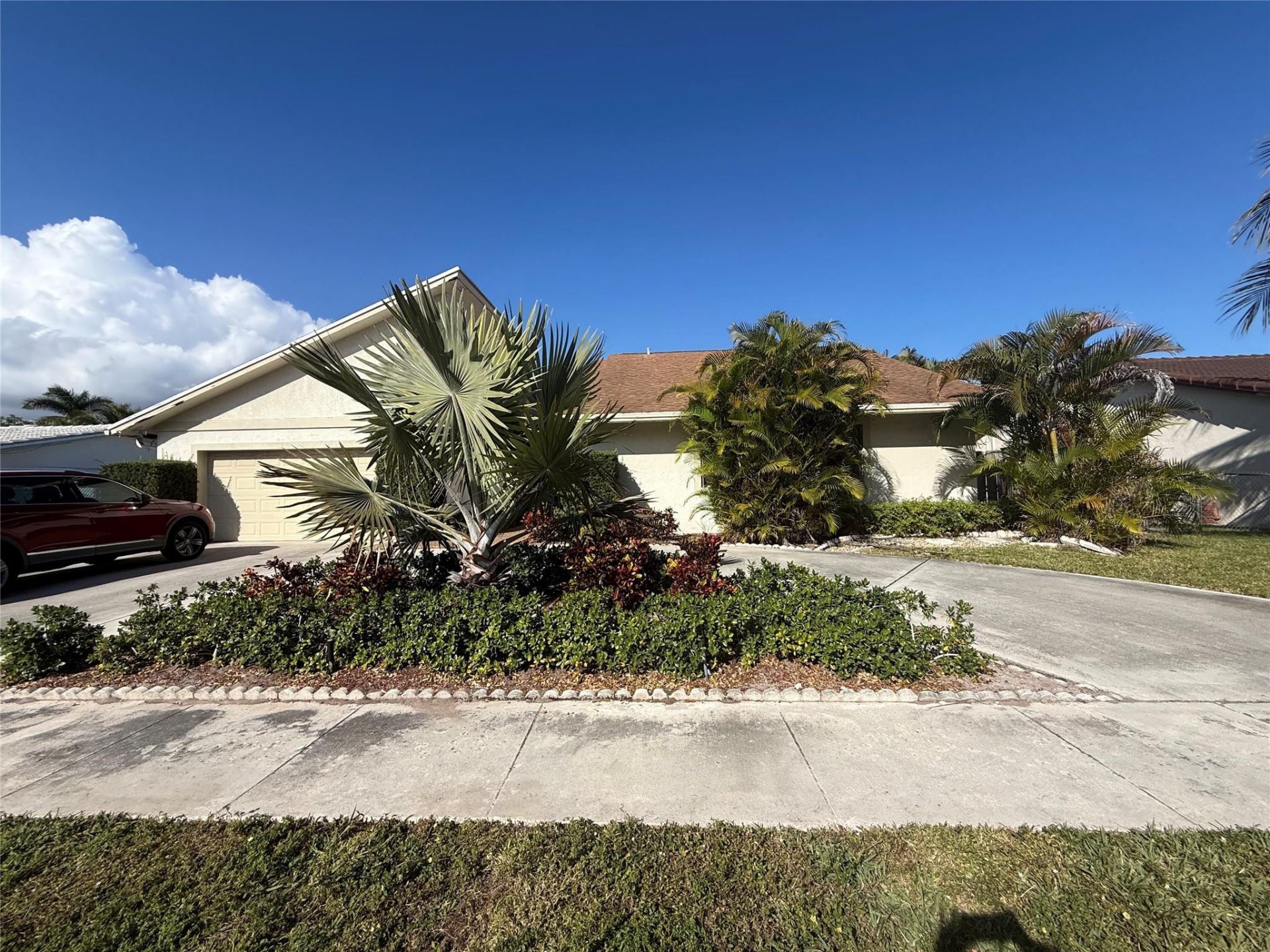 71 Laredo Lane, Boca Raton, FL 33487 Main Photo