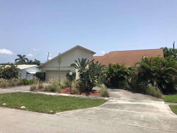 71 Laredo Lane, Boca Raton, FL 33487