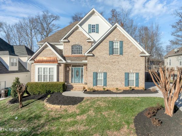 8833 Ebenezer Oaks Lane, Knoxville, TN 37922
