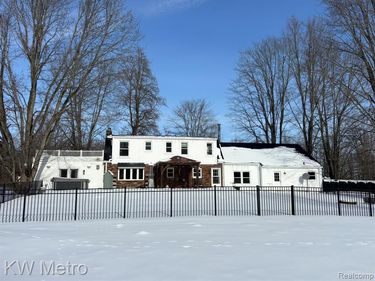 8665 Meskill Road, Columbus Twp, MI 48063