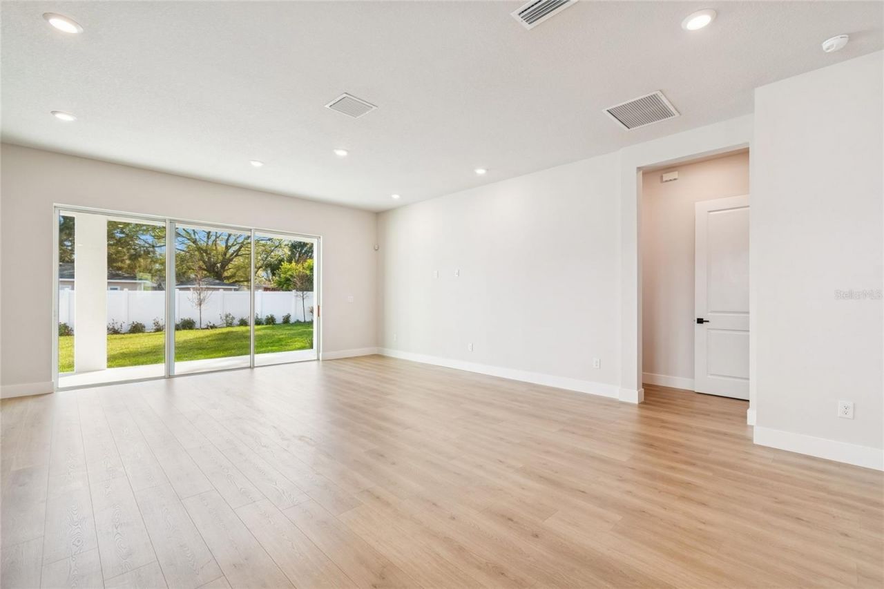 1104 W Ohio Avenue, Tampa, FL 33603 Photo