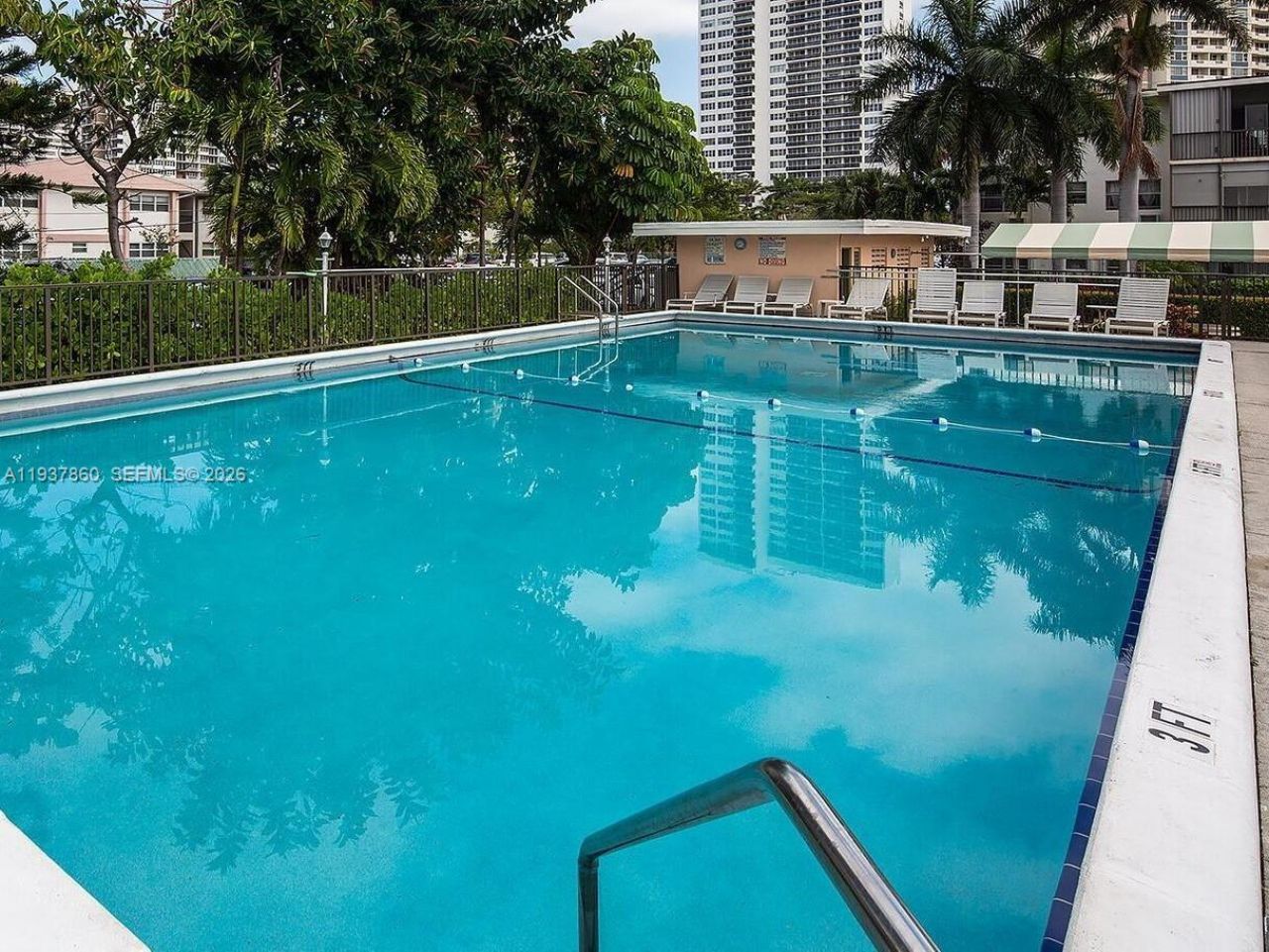 3177 S Ocean Dr, Unit 305, Hallandale Beach, FL 33009 Photo
