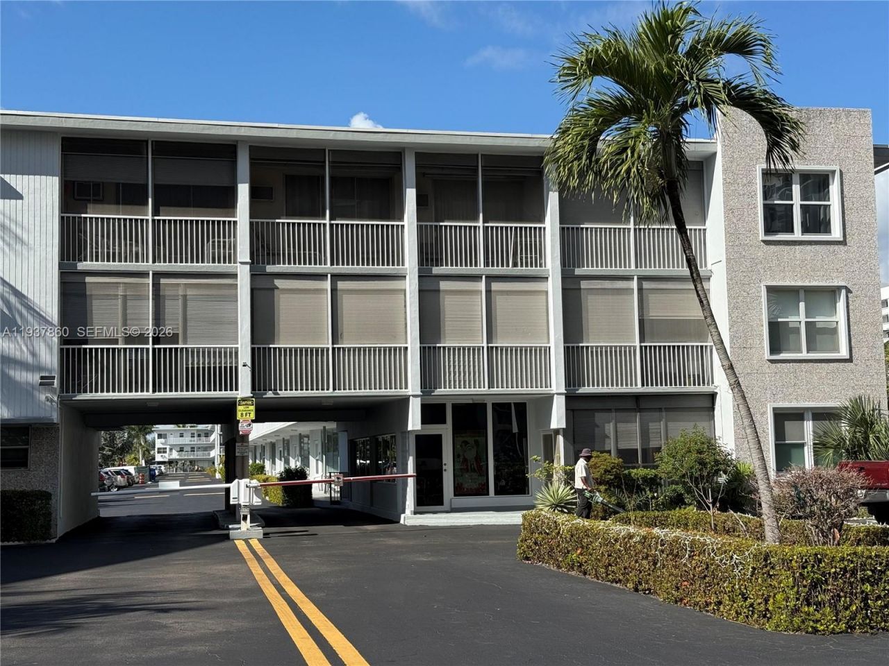 3177 S Ocean Dr, Unit 305, Hallandale Beach, FL 33009 Photo