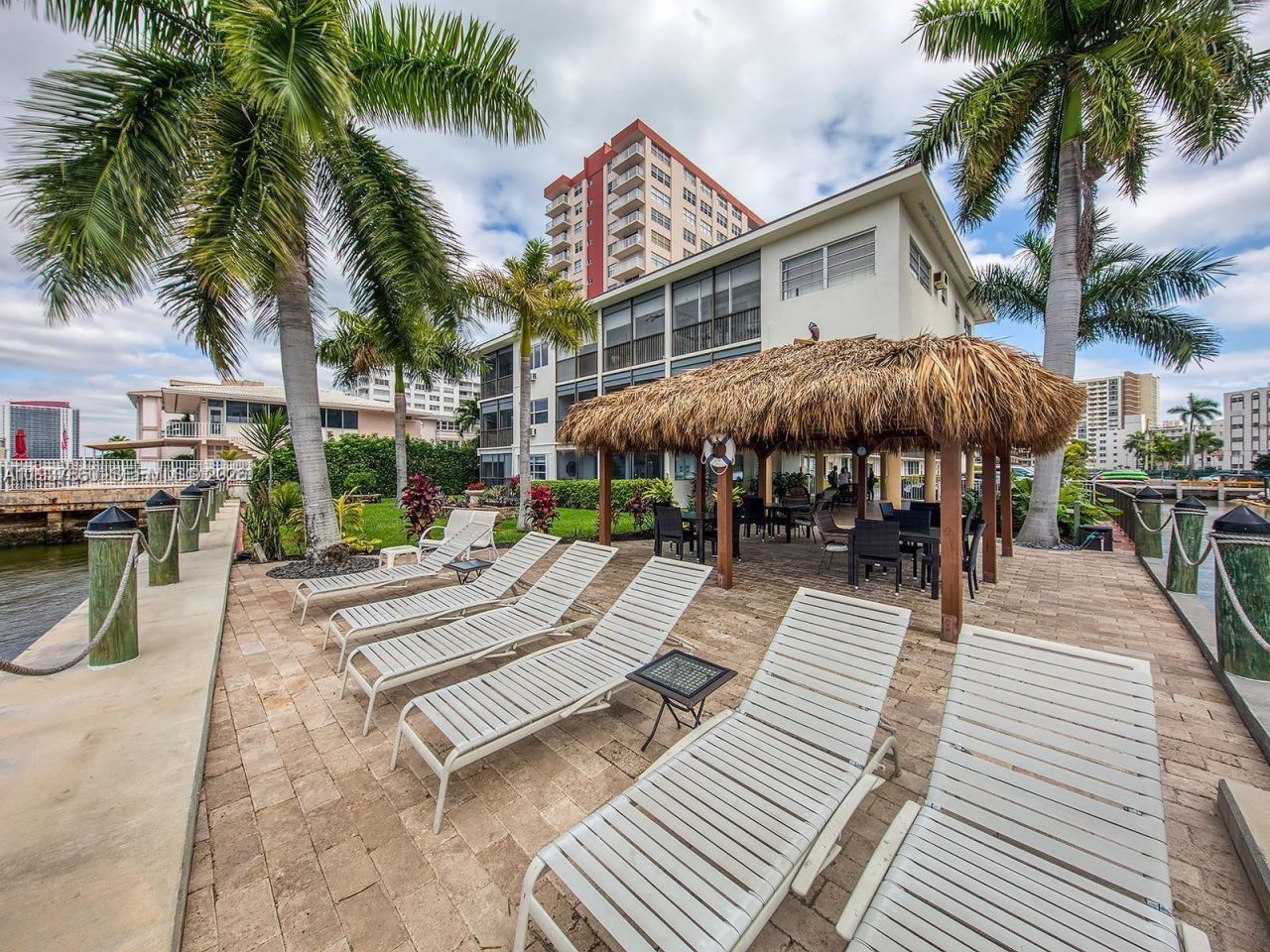 3177 S Ocean Dr, Unit 305, Hallandale Beach, FL 33009 Photo