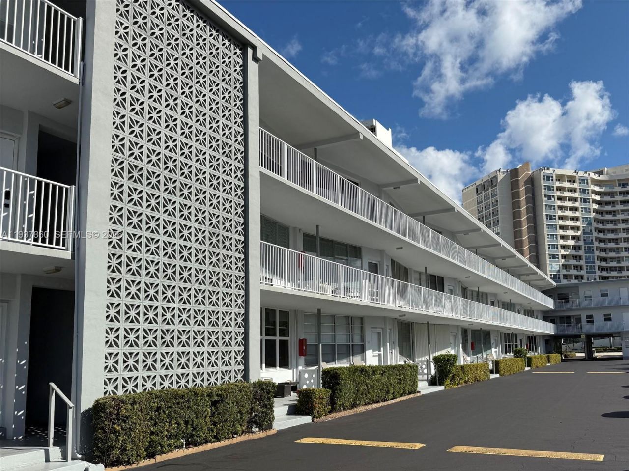 3177 S Ocean Dr, Unit 305, Hallandale Beach, FL 33009 Photo