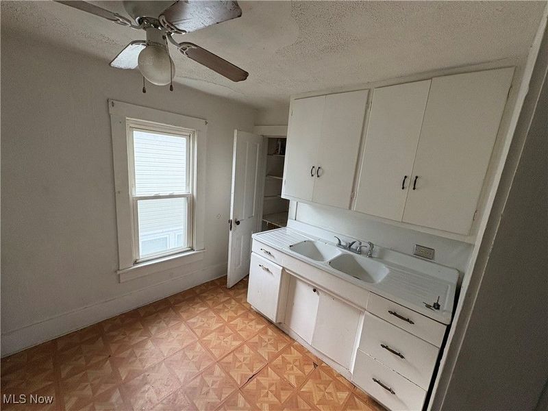 248 7th Street NW, Barberton, OH 44203 Photo 3