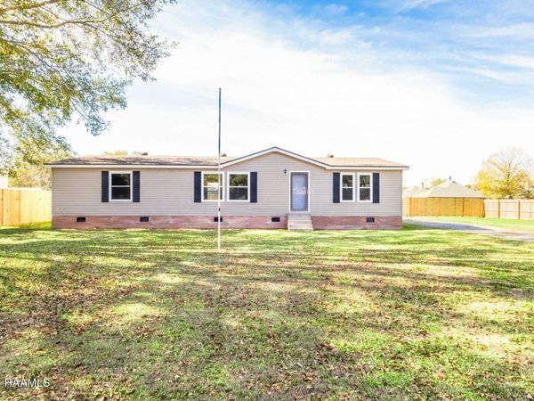 624 Chemin Metairie Road, Youngsville, LA 70592