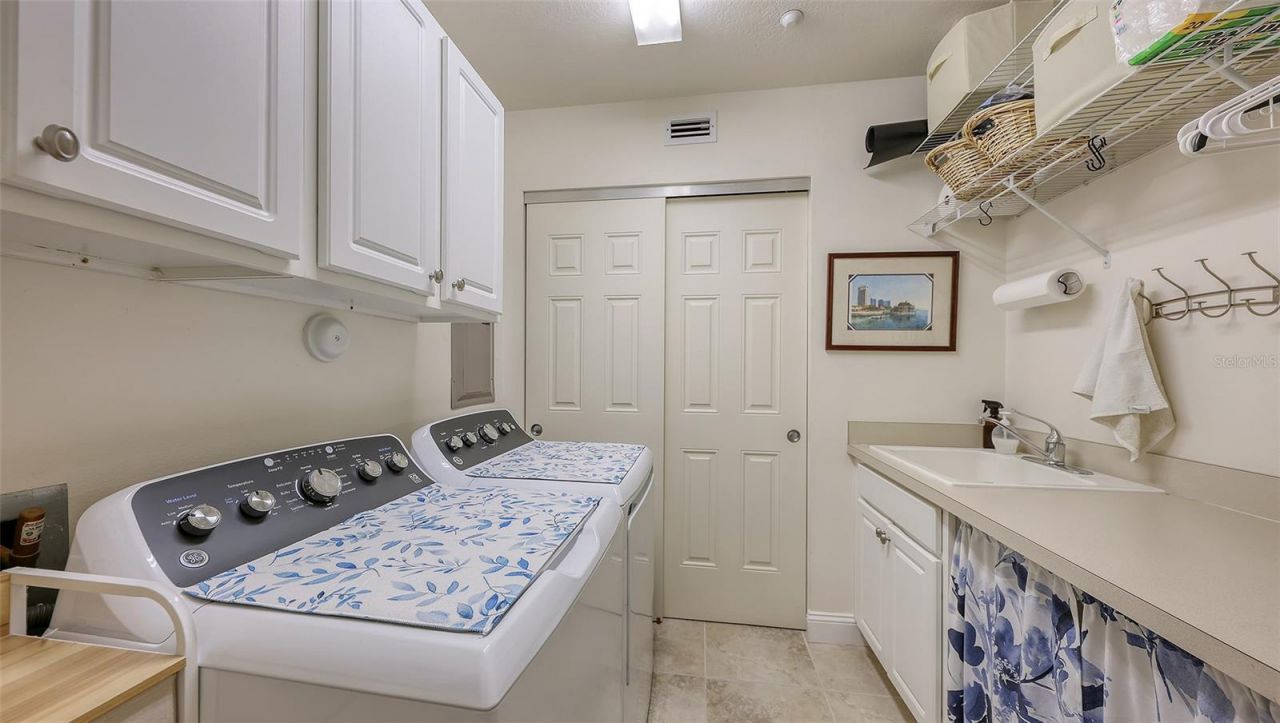 7718 Lake Vista Court, Unit 207, Lakewood Ranch, FL 34202 Photo