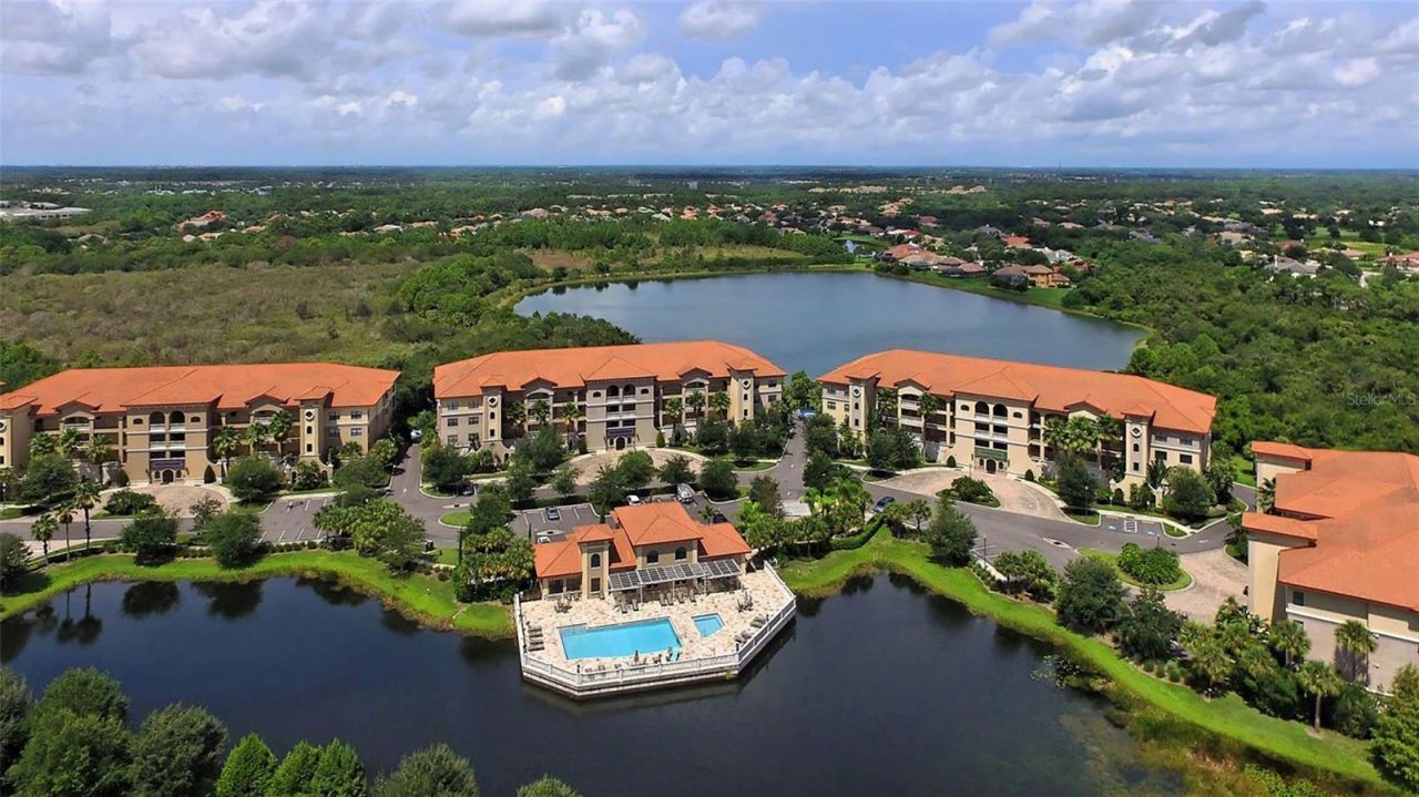 7718 Lake Vista Court, Unit 207, Lakewood Ranch, FL 34202 Photo