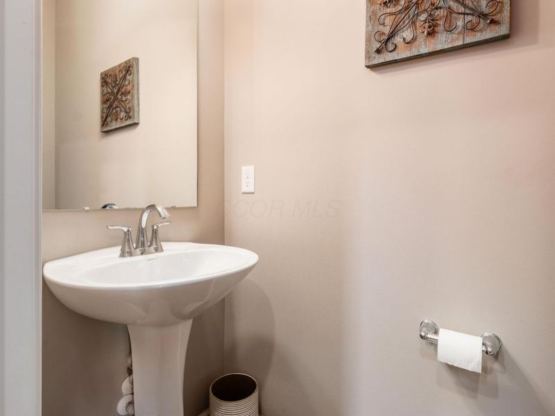 1 Hemingway Avenue, Ashville, OH 43103 Photo 3