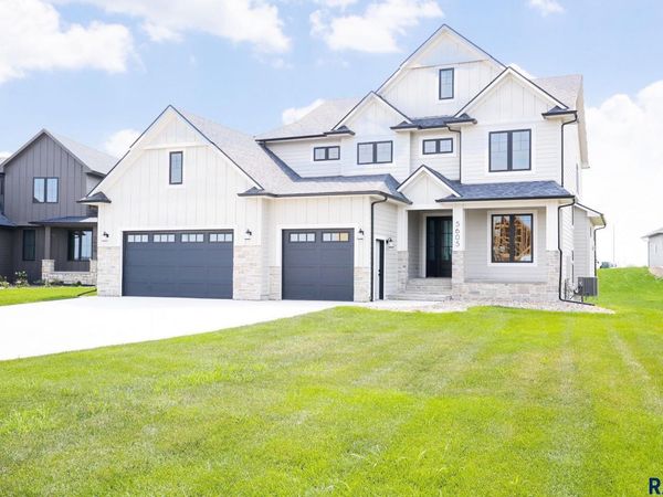 5605 E Canter Ridge Cir, Sioux Falls, SD 57110