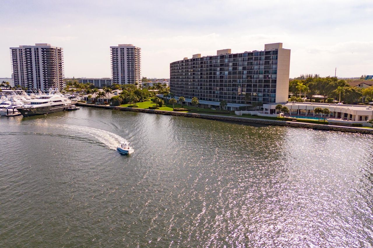 120 Lakeshore Drive, Unit 735, North Palm Beach, FL 33408 Photo