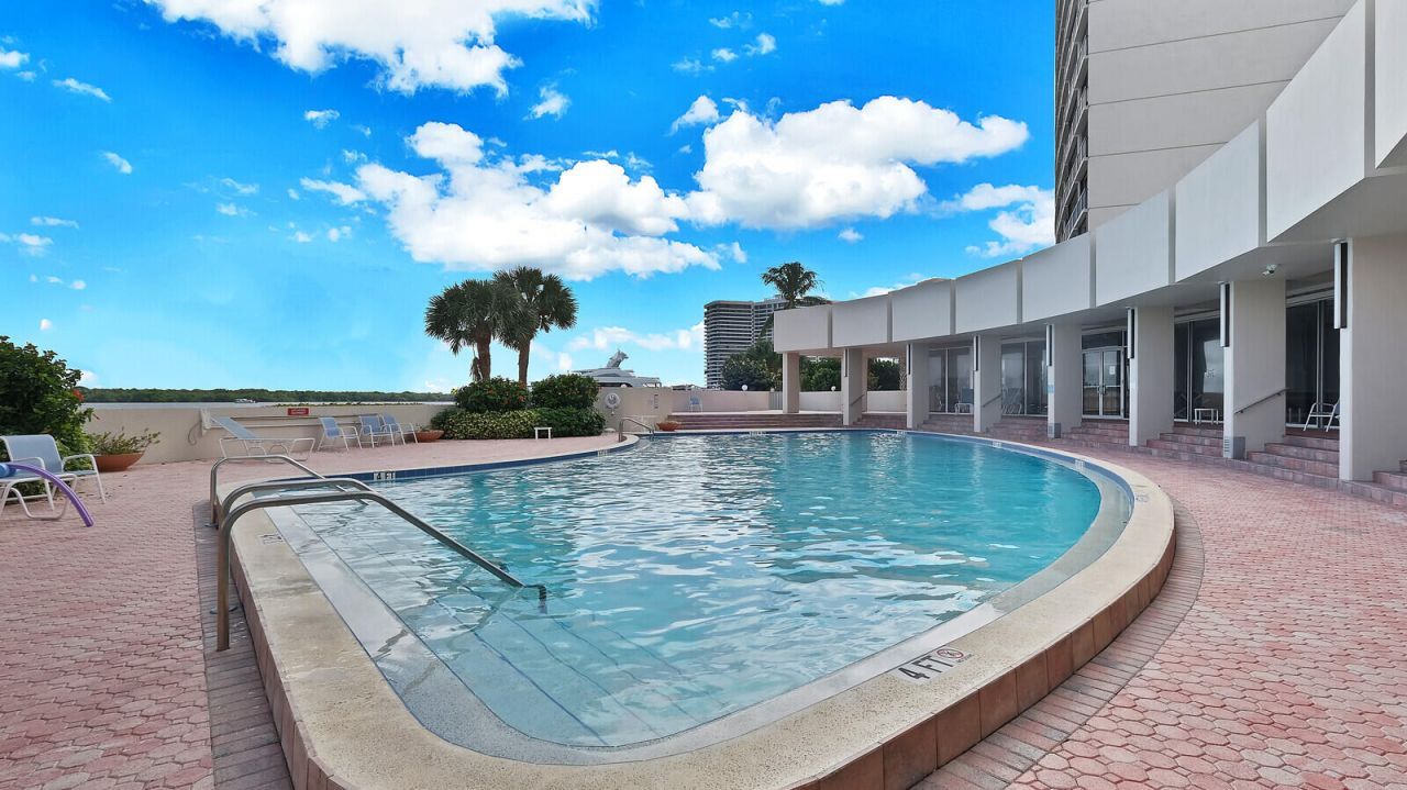 120 Lakeshore Drive, Unit 735, North Palm Beach, FL 33408 Photo