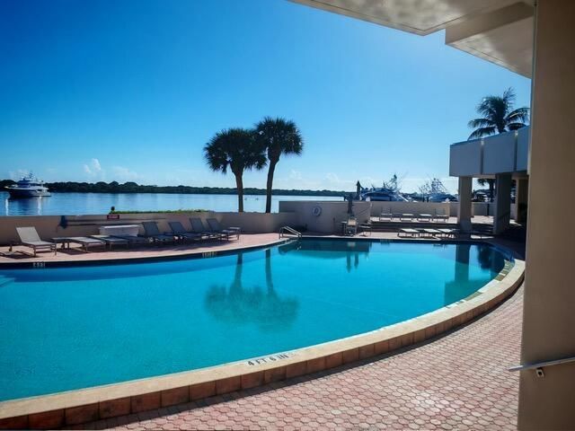 120 Lakeshore Drive, Unit 735, North Palm Beach, FL 33408 Photo