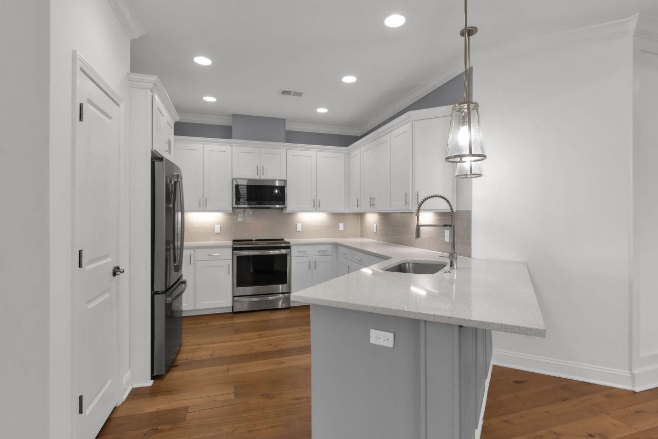 211 Summertime Place Photo 6