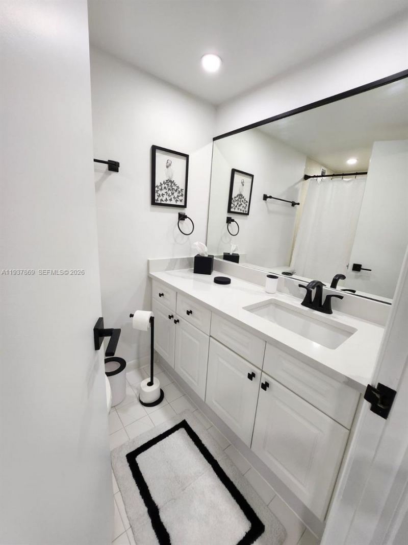 2301 Collins Av, Unit 1026, Miami Beach, FL 33139 Photo