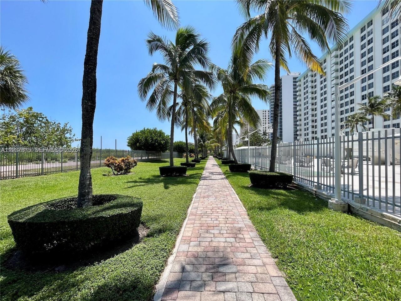 2899 Collins Ave, Unit 1717, Miami Beach, FL 33140 Photo