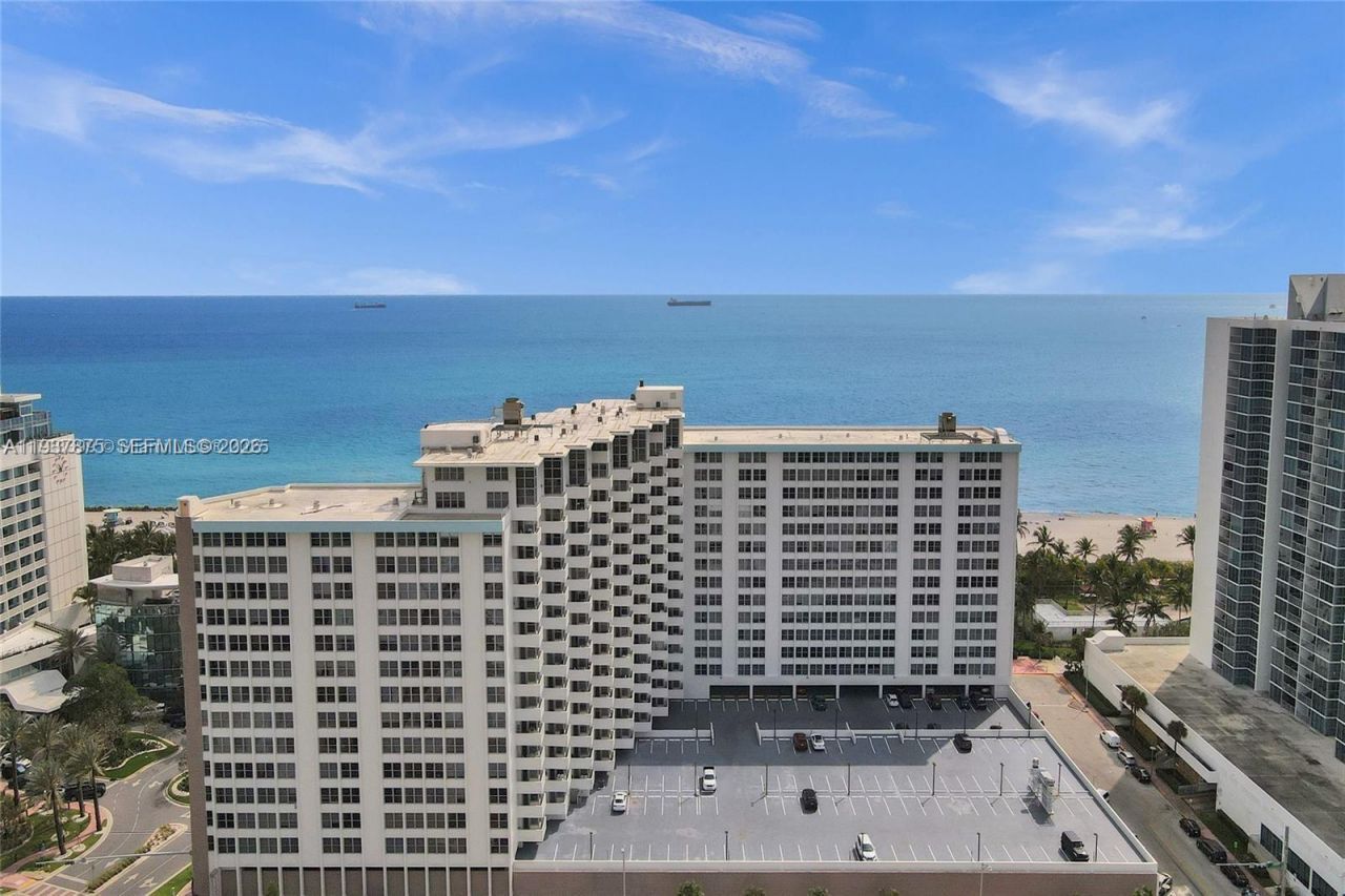 2899 Collins Ave, Unit 1717, Miami Beach, FL 33140 Photo