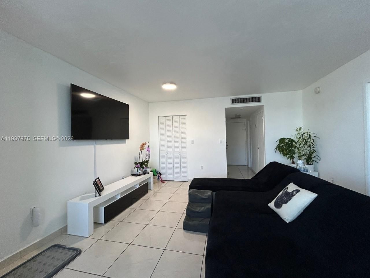 2899 Collins Ave, Unit 1717, Miami Beach, FL 33140 Photo