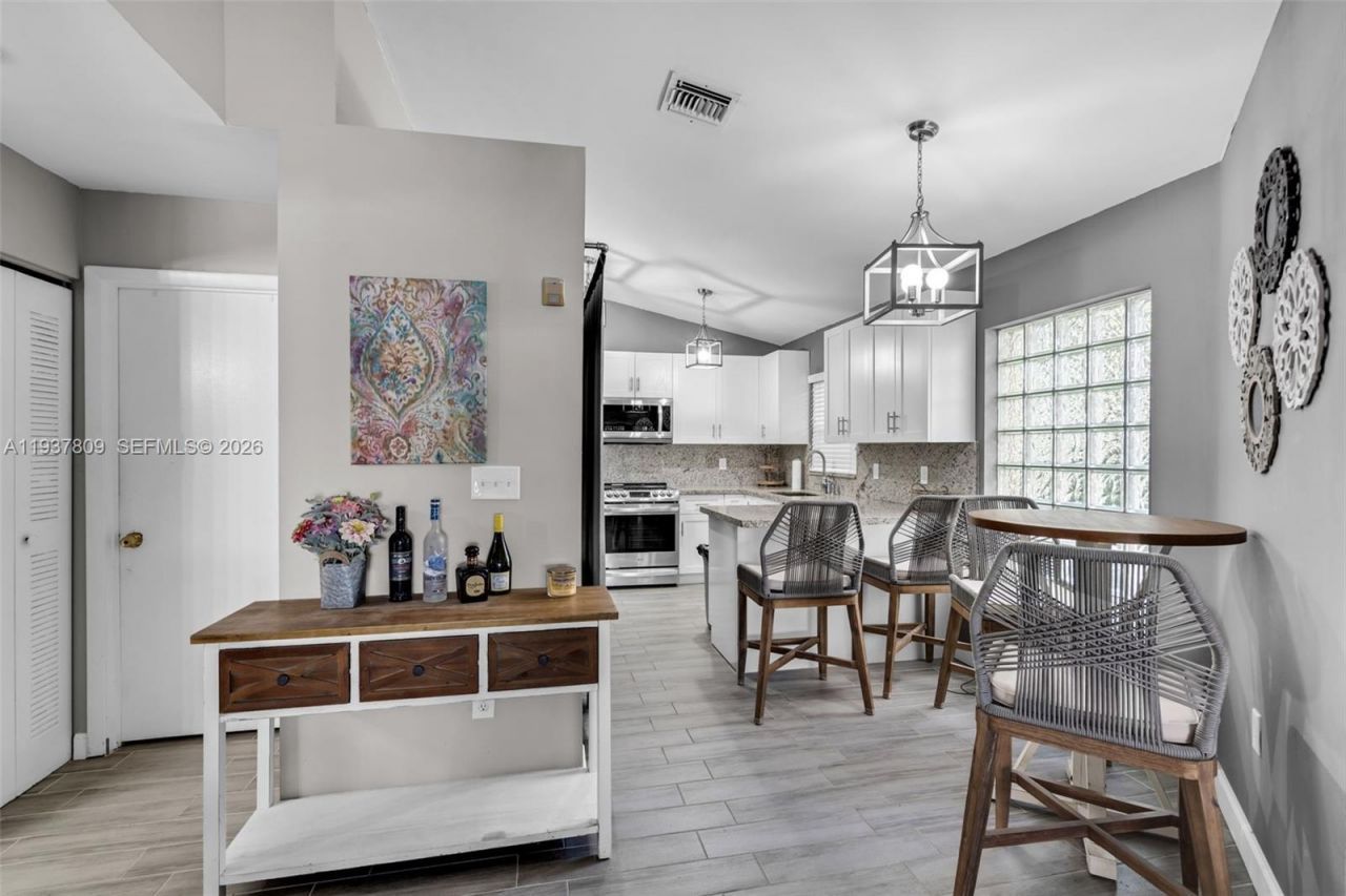 10831 NW 3rd Ct, Pembroke Pines, FL 33026 Photo