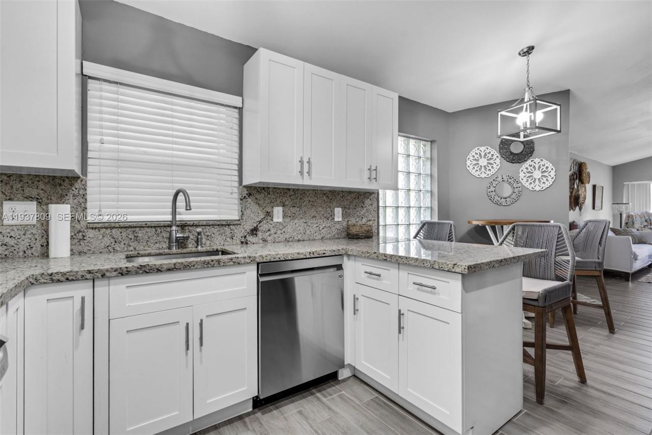 10831 NW 3rd Ct, Pembroke Pines, FL 33026 Photo