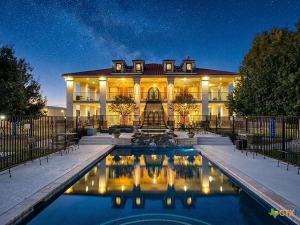 1694 County Road 102 , Llano, TX 78643