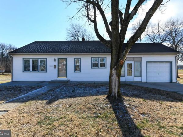 318 E BROAD STREET, GIBBSTOWN, NJ 08027