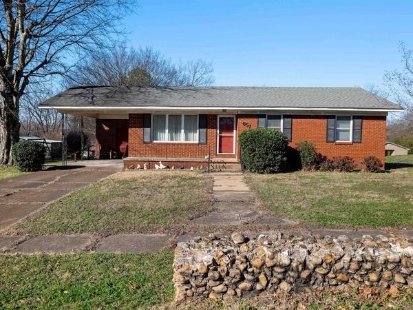 657 N Locust St, Newark, AR 72562
