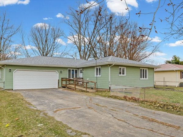 10 E Locust Street, Ashmore, IL 61912