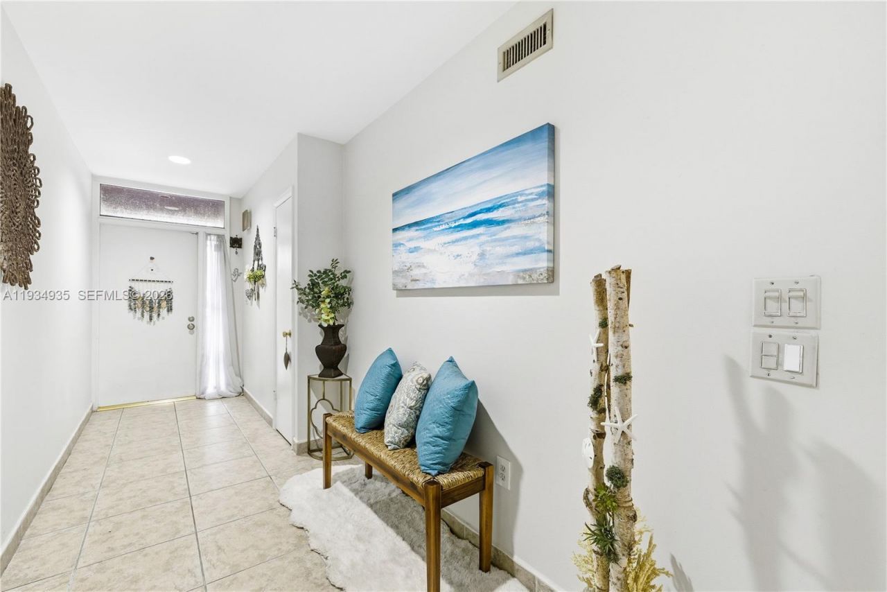 6358 Milk Wagon Ln, Miami Lakes, FL 33014 Photo