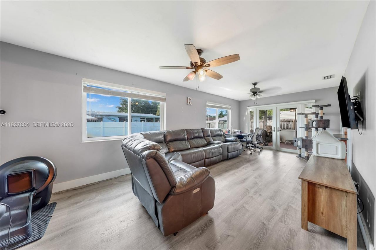 8331 NW 18th St, Pembroke Pines, FL 33024 Photo