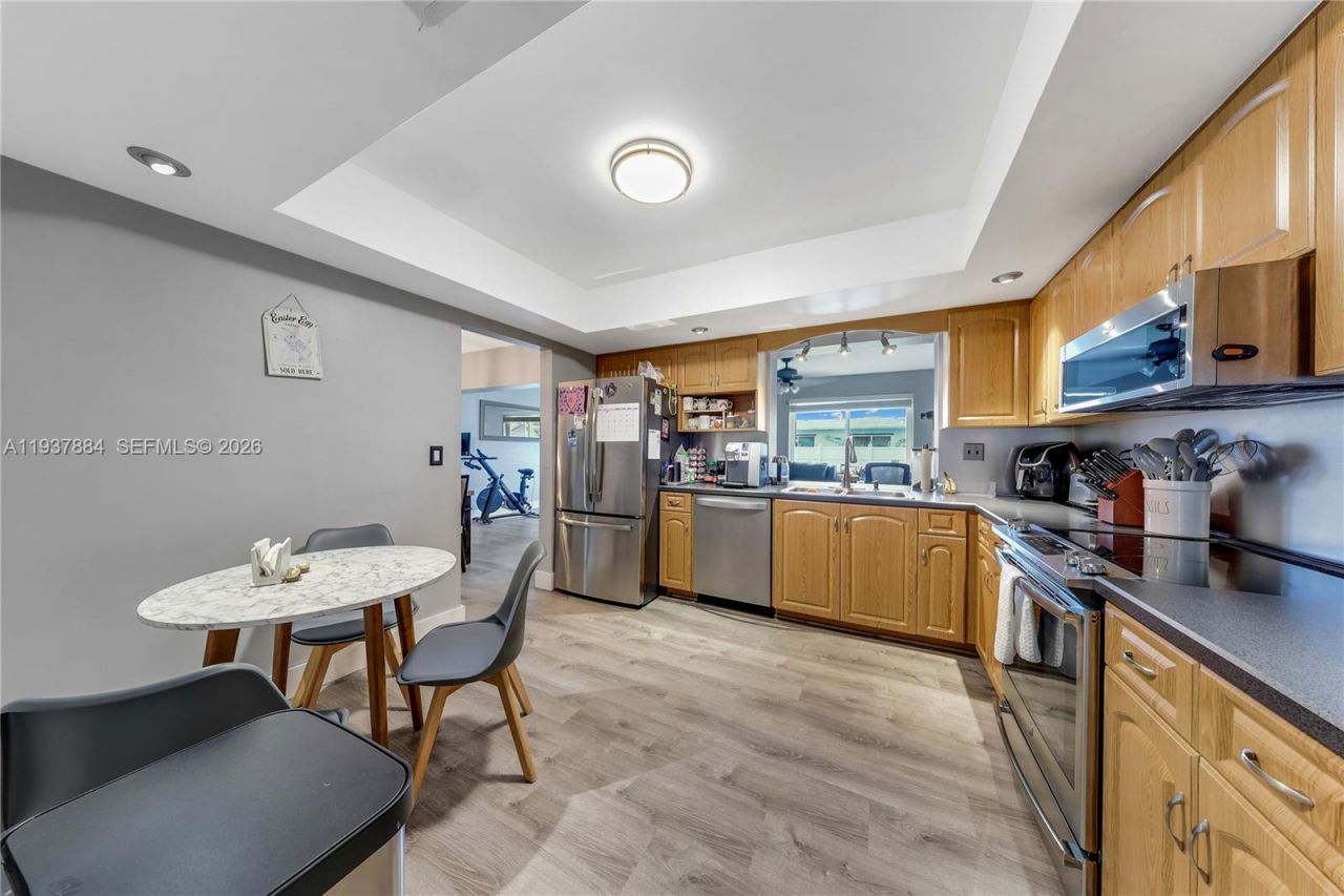 8331 NW 18th St, Pembroke Pines, FL 33024 Photo