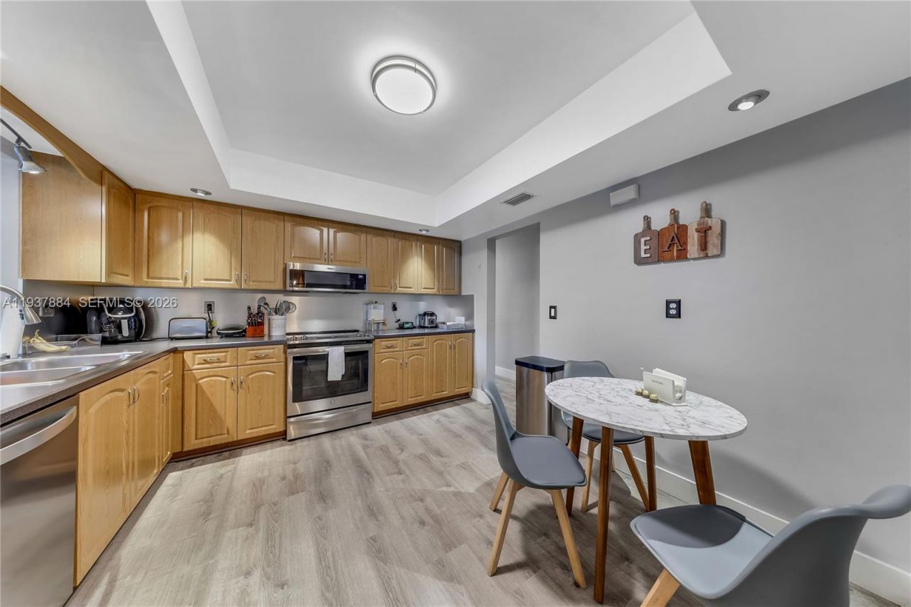 8331 NW 18th St, Pembroke Pines, FL 33024 Photo