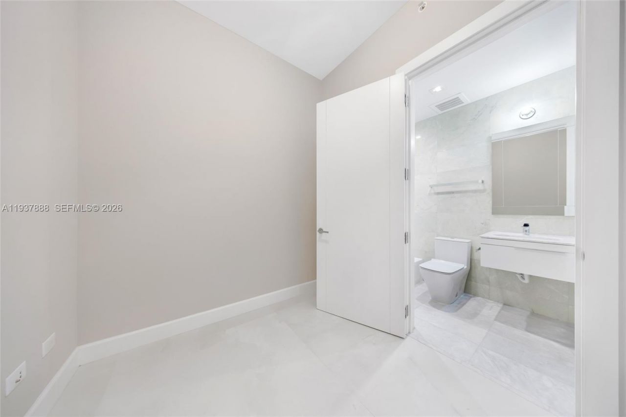 18501 Collins Ave , Unit 2502, Sunny Isles Beach, FL 33160 Photo