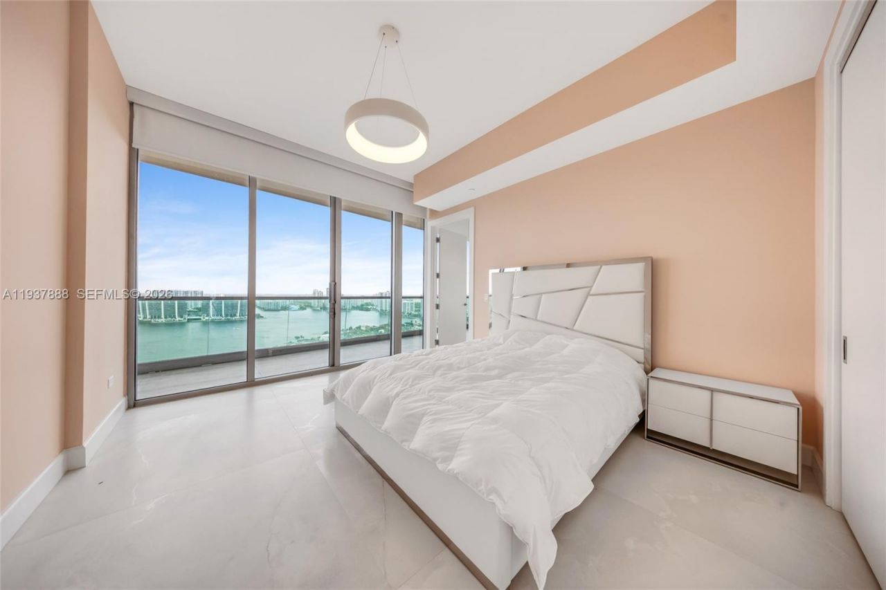 18501 Collins Ave , Unit 2502, Sunny Isles Beach, FL 33160 Photo