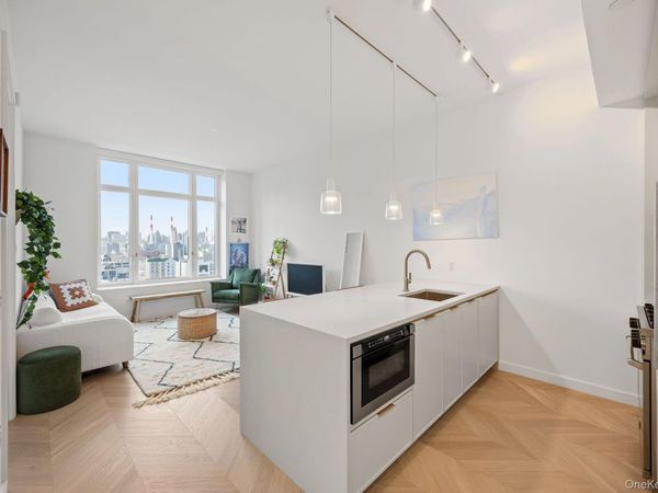 41st Avenue 29-18, Long Island City, NY 11101