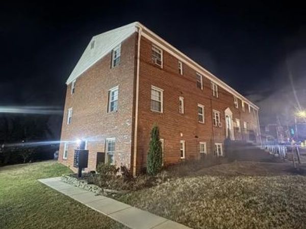 129 S COURTHOUSE ROAD, Unit 9, ARLINGTON, VA 22204