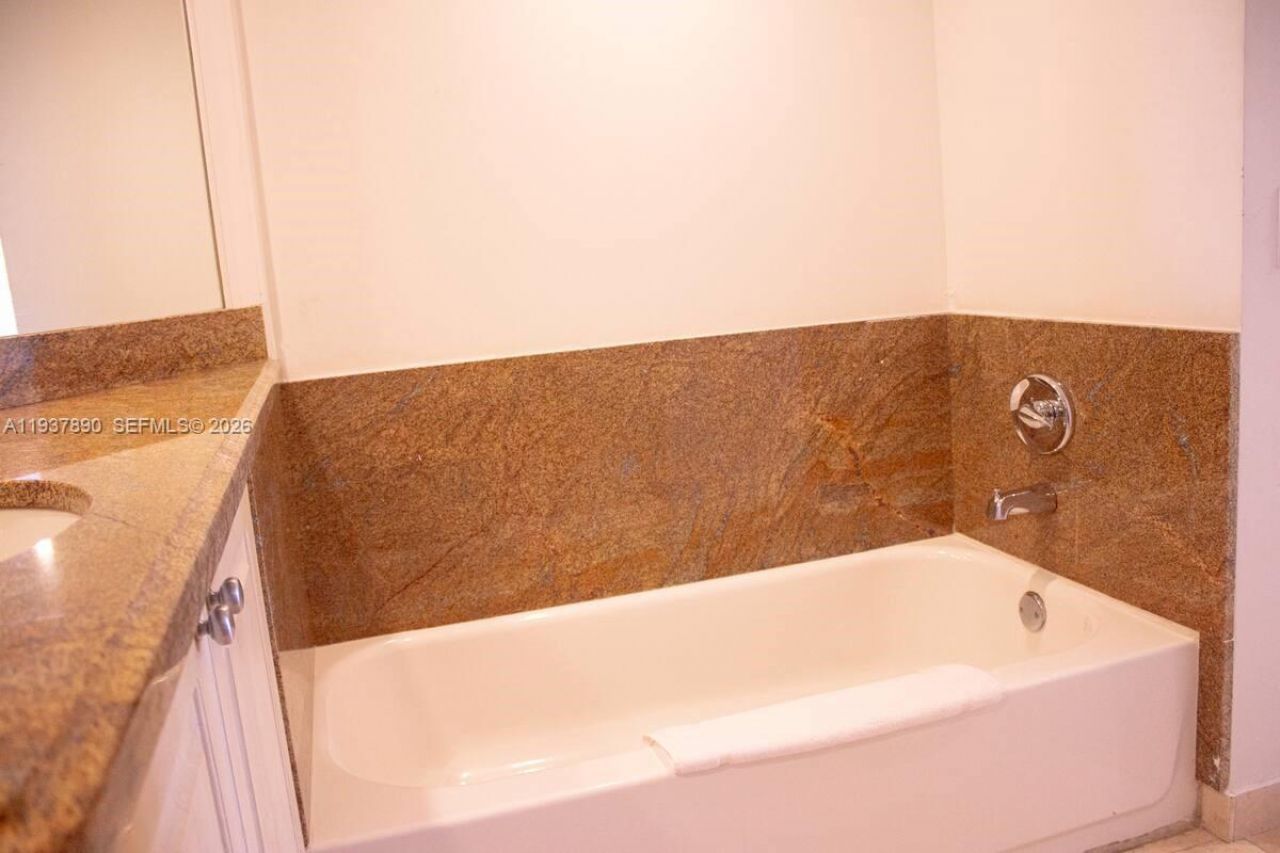 1717 N Bayshore Dr , Unit B-4141, Miami, FL 33132 Photo