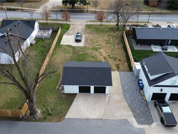 707 E Central Avenue, Bentonville, AR 72712