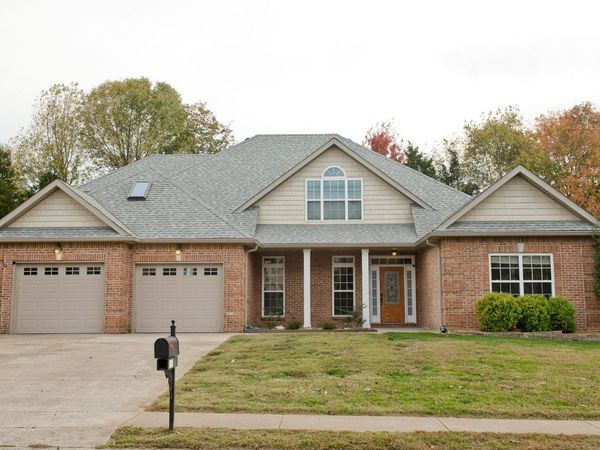 950 Willow Cir, Clarksville, TN 37043