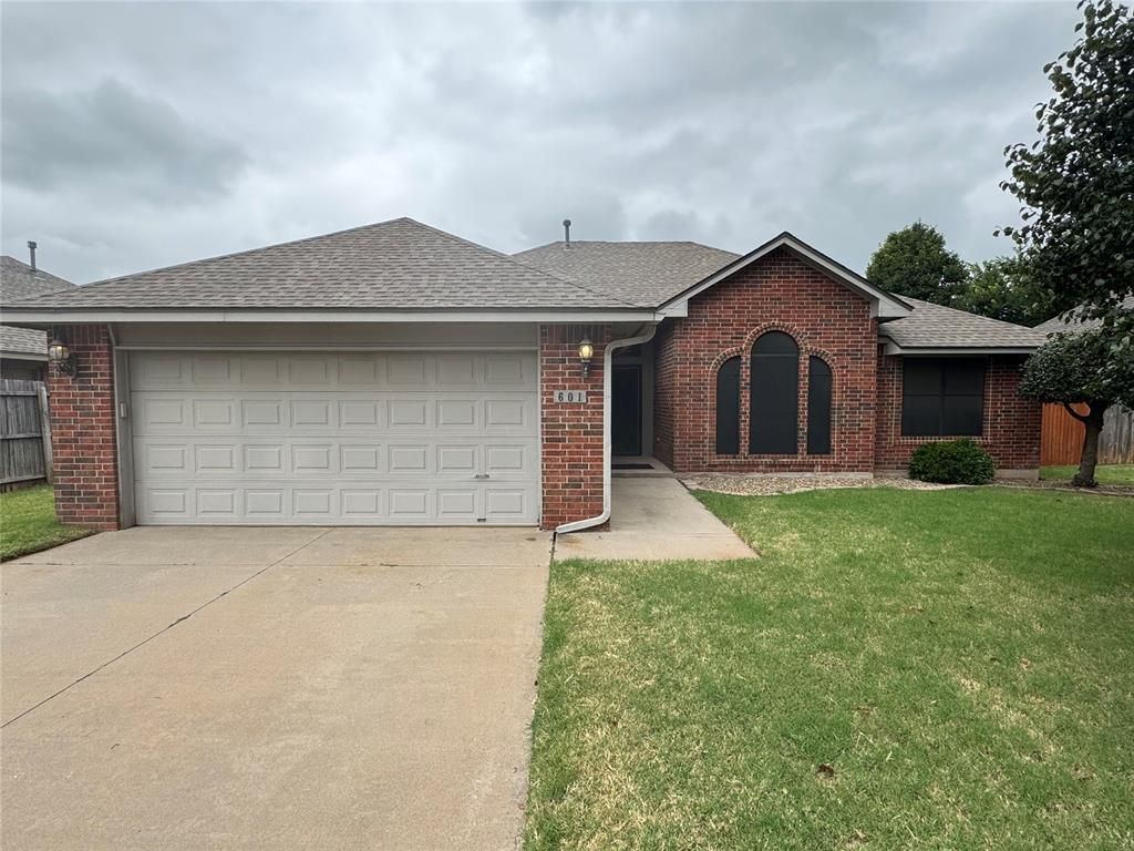 601 N Chisholm Trail Way, Mustang, OK 73064 Main Photo
