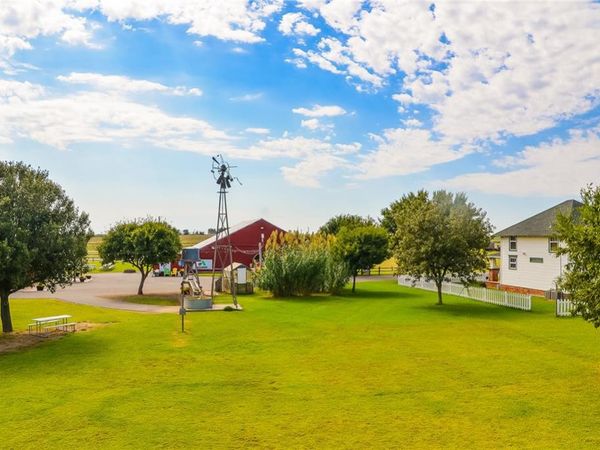 1012 Old 66 Road, Hydro, OK 73048