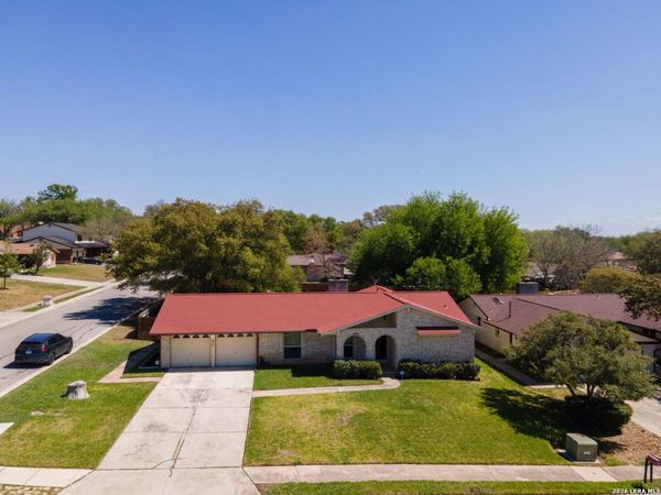 615 Amistad Blvd, Universal City, TX 78148