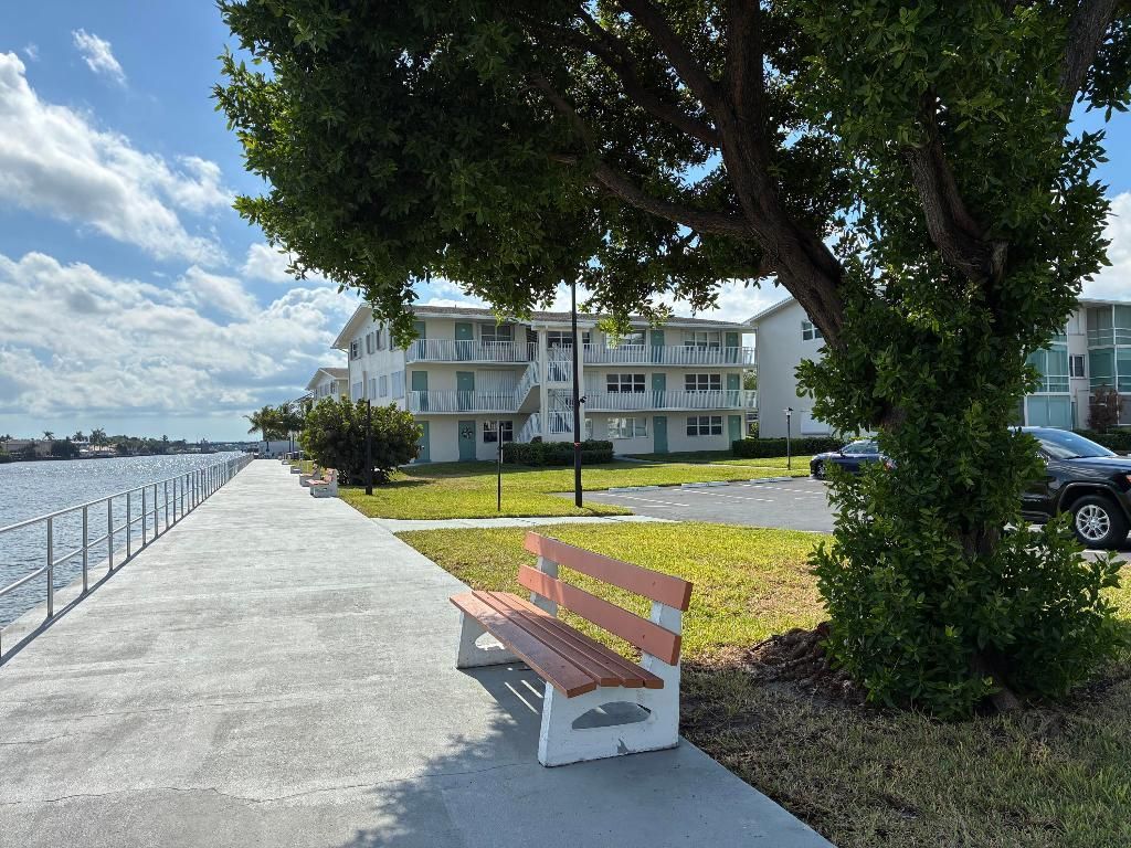 650 Horizons Avenue E, Unit 107, Boynton Beach, FL 33435 Photo