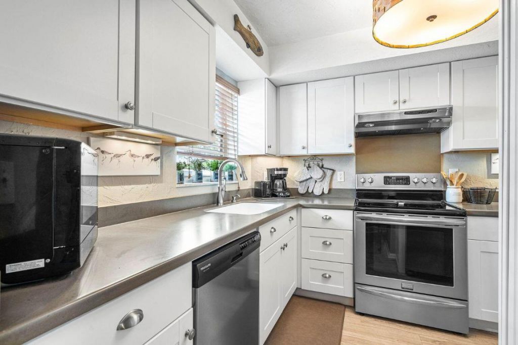 18081 SE Country Club Drive, Unit 32-313, Jupiter, FL 33469 Photo